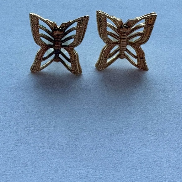 Gold tone intricate Butterfly design Earrings NWOT - Picture 7 of 8